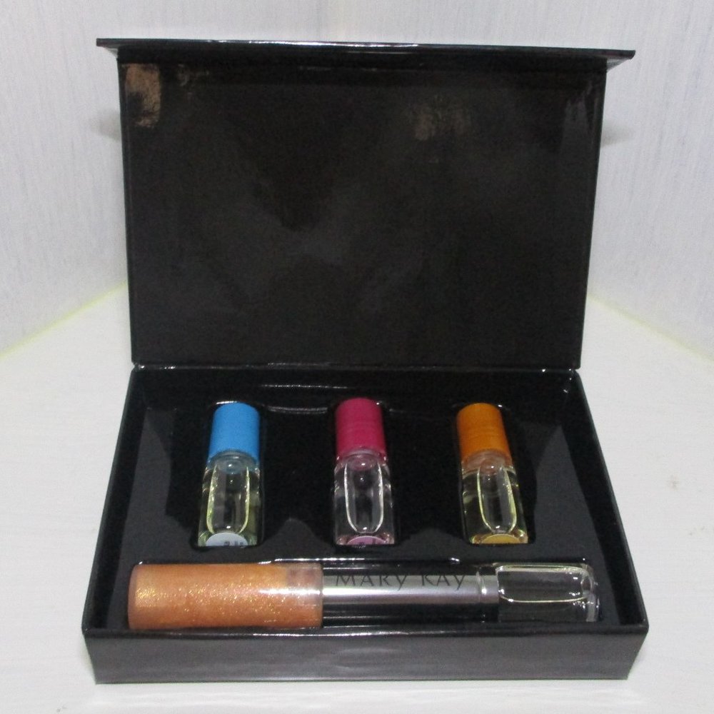 Fragrance Collection AMBER COTTON HONEYSUCKLE PASSIONFRUIT with Nude Gloss